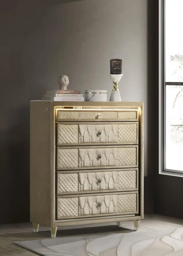 Lorient Bedroom Set photo 3