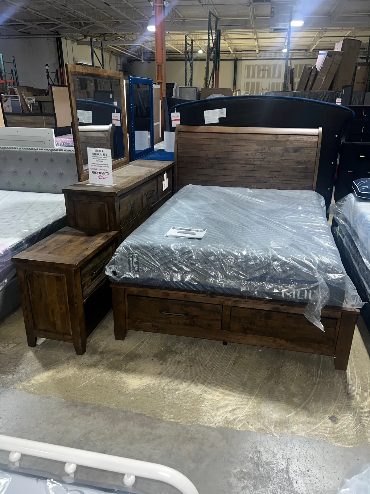 Queen Bedroom Set photo 2