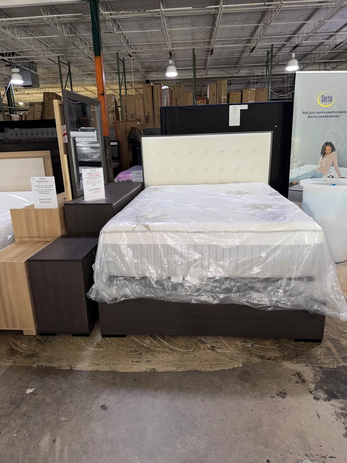 Sharpe Queen Bedroom Set photo 2