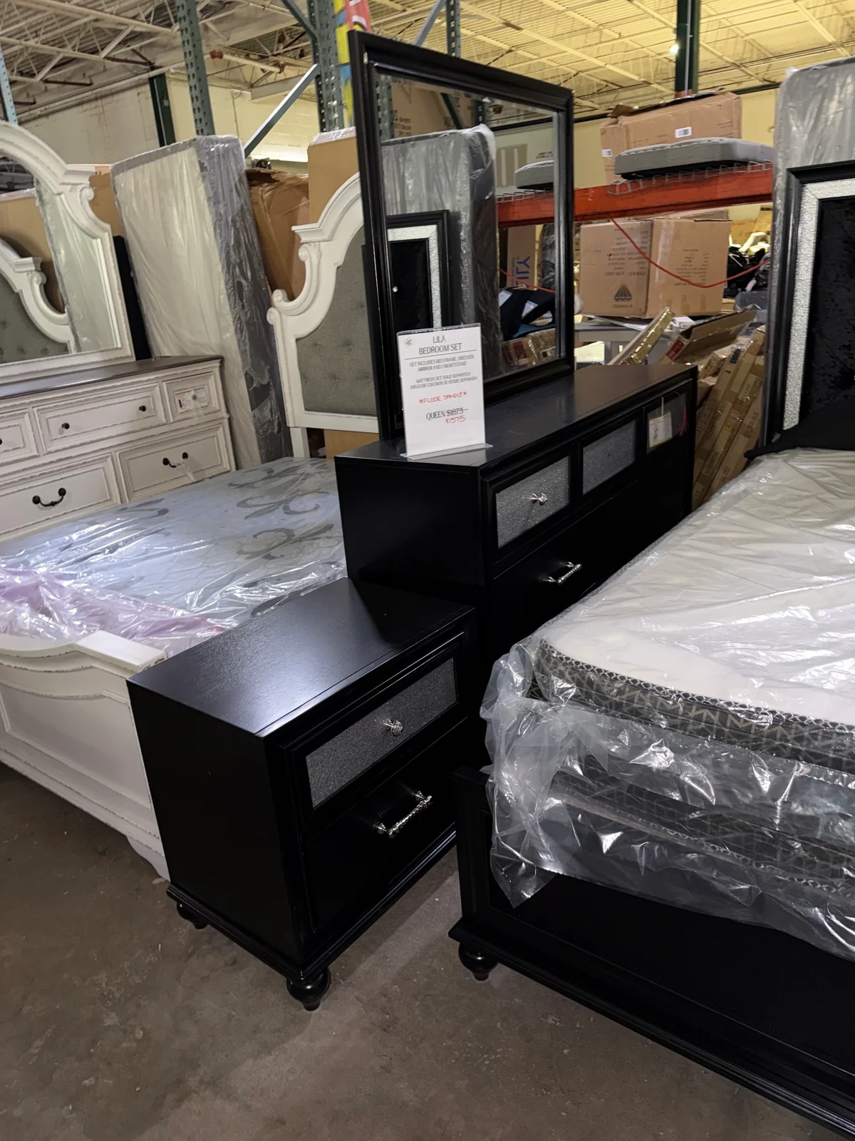 Lila Queen Bedroom Set photo 2