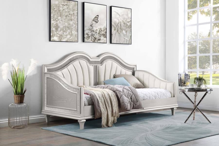 Evangeline Upholstered Twin Daybed photo 1